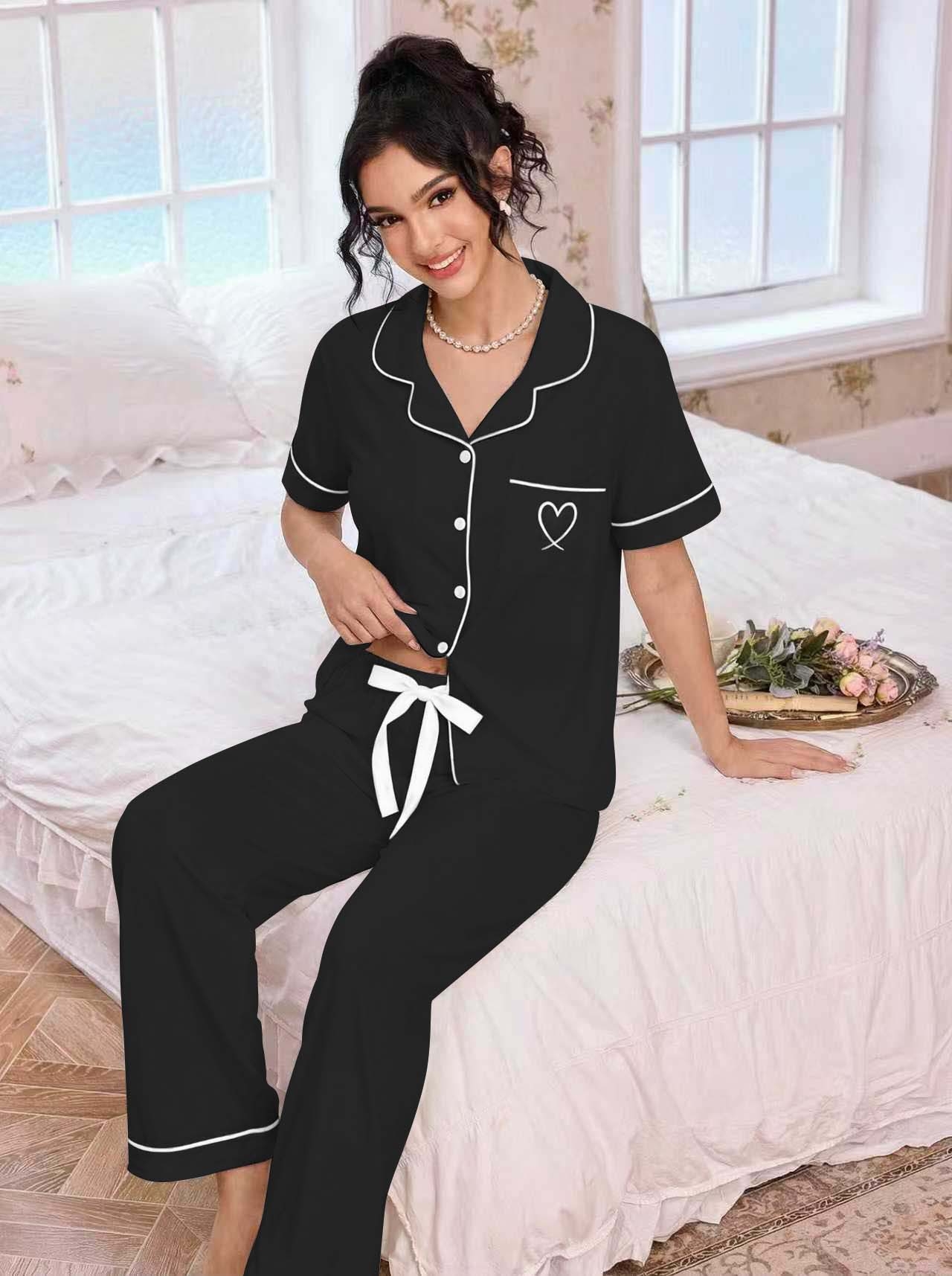 Embroidery In The Piece - Damen-Pyjama-Set mit Revers, Herz-Stickerei, Kurzarm-Schlafanzug, Kontrastpaspelierung,