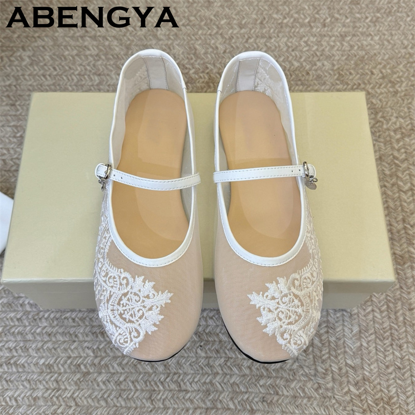 Spitzenbestickte flache Schuhe – Embroidery Design Bewertung und Preis