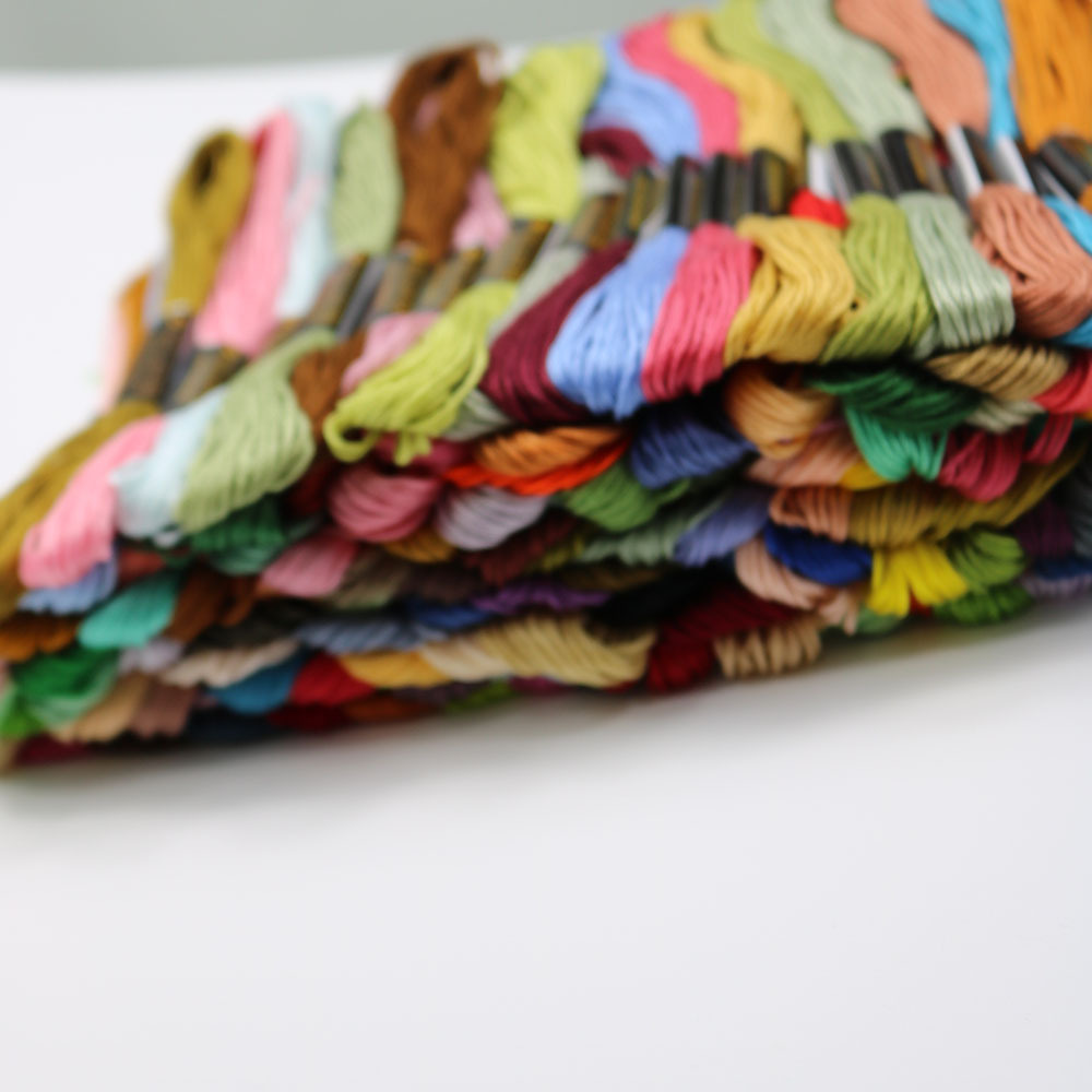 Festes 50-Farben-Kreuzstichgar – Embroidery In The Piece Bewertung und Preis