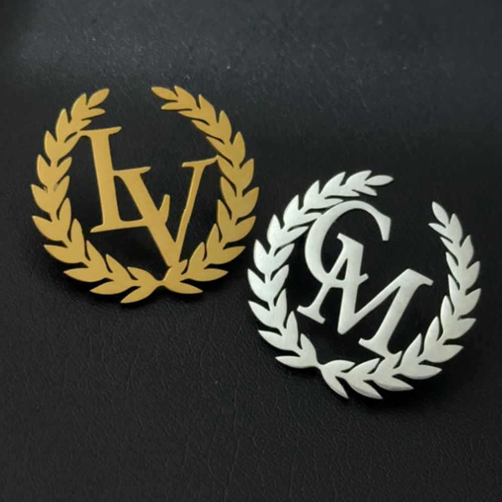 Maßgeschneiderte Brosche, Oliv – Embroidery Initials Bewertung und Preis