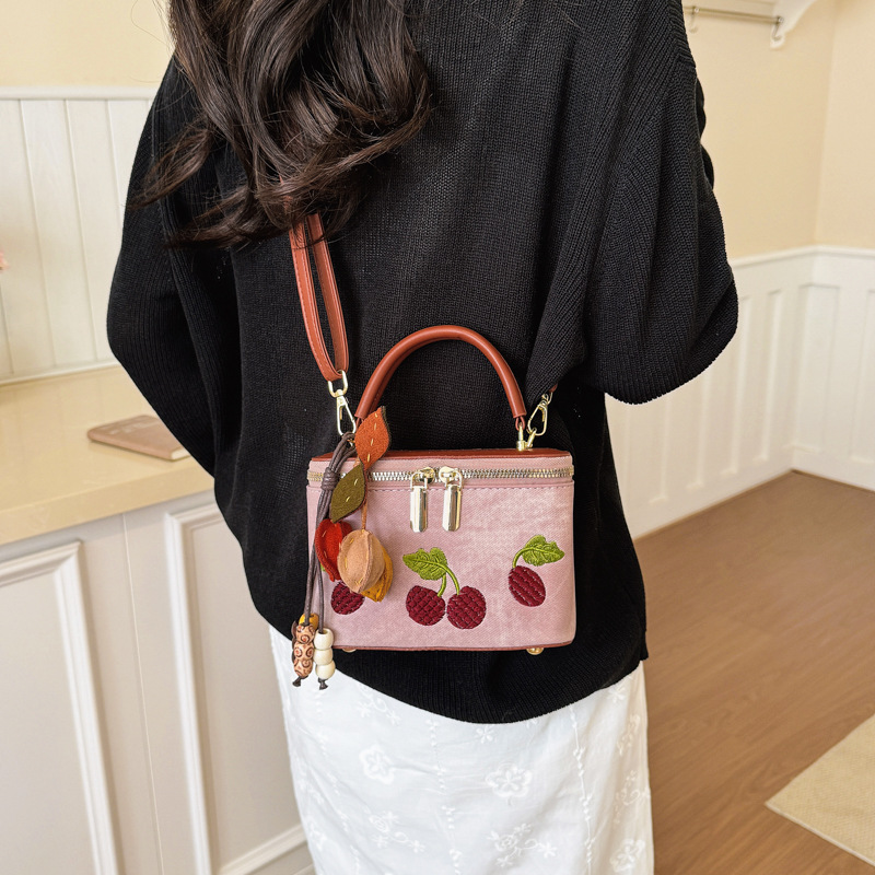 Vintage-Handtasche mit Kirsch- – Embroidery Charm Bewertung und Preis
